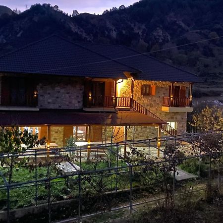 Bujtina Hader Xhebro Hostel Tepelene Exterior photo