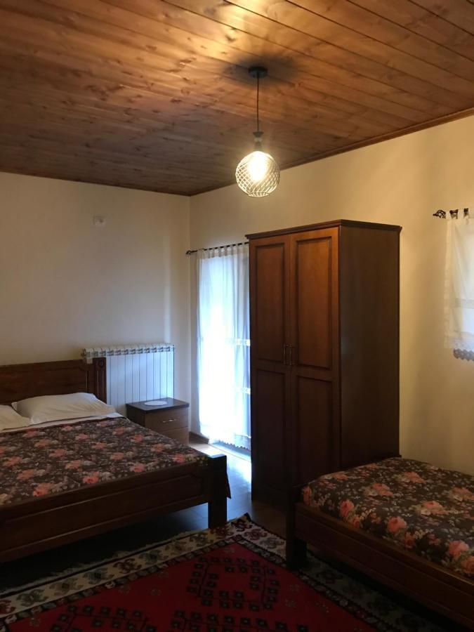 Bujtina Hader Xhebro Hostel Tepelene Exterior photo