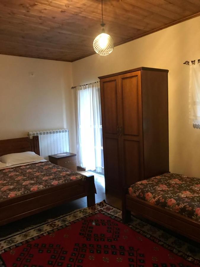 Bujtina Hader Xhebro Hostel Tepelene Exterior photo