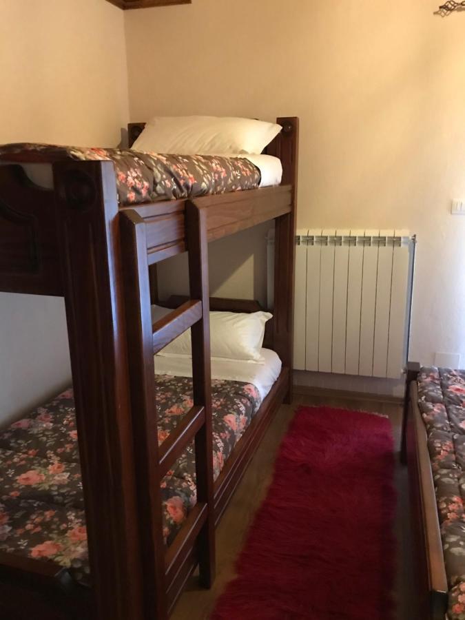 Bujtina Hader Xhebro Hostel Tepelene Exterior photo