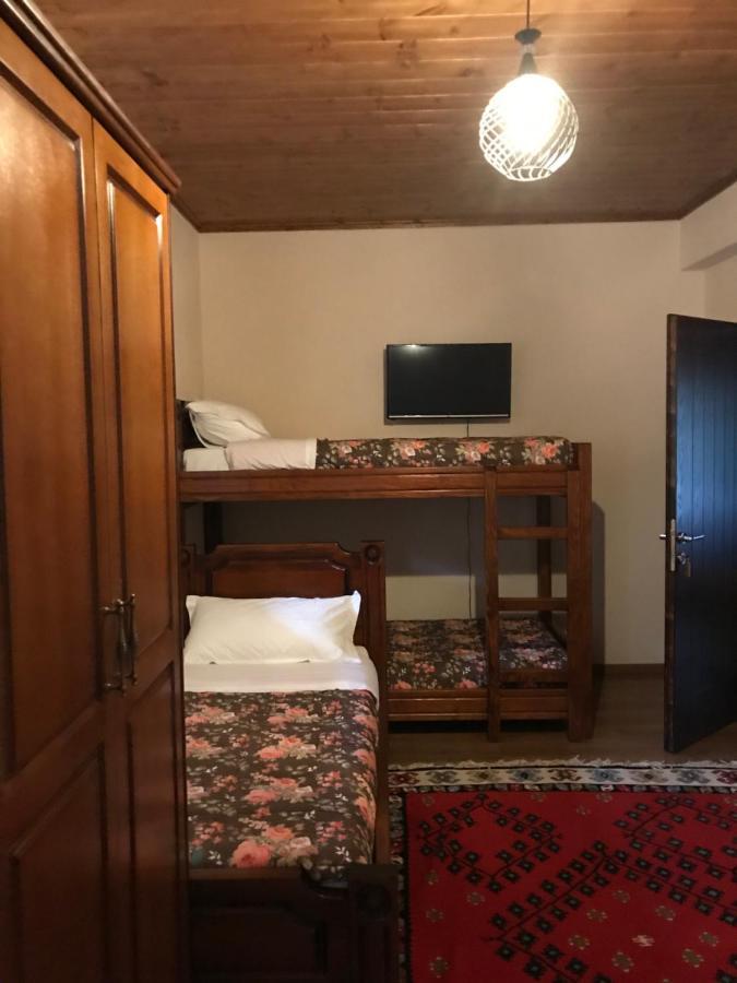 Bujtina Hader Xhebro Hostel Tepelene Exterior photo