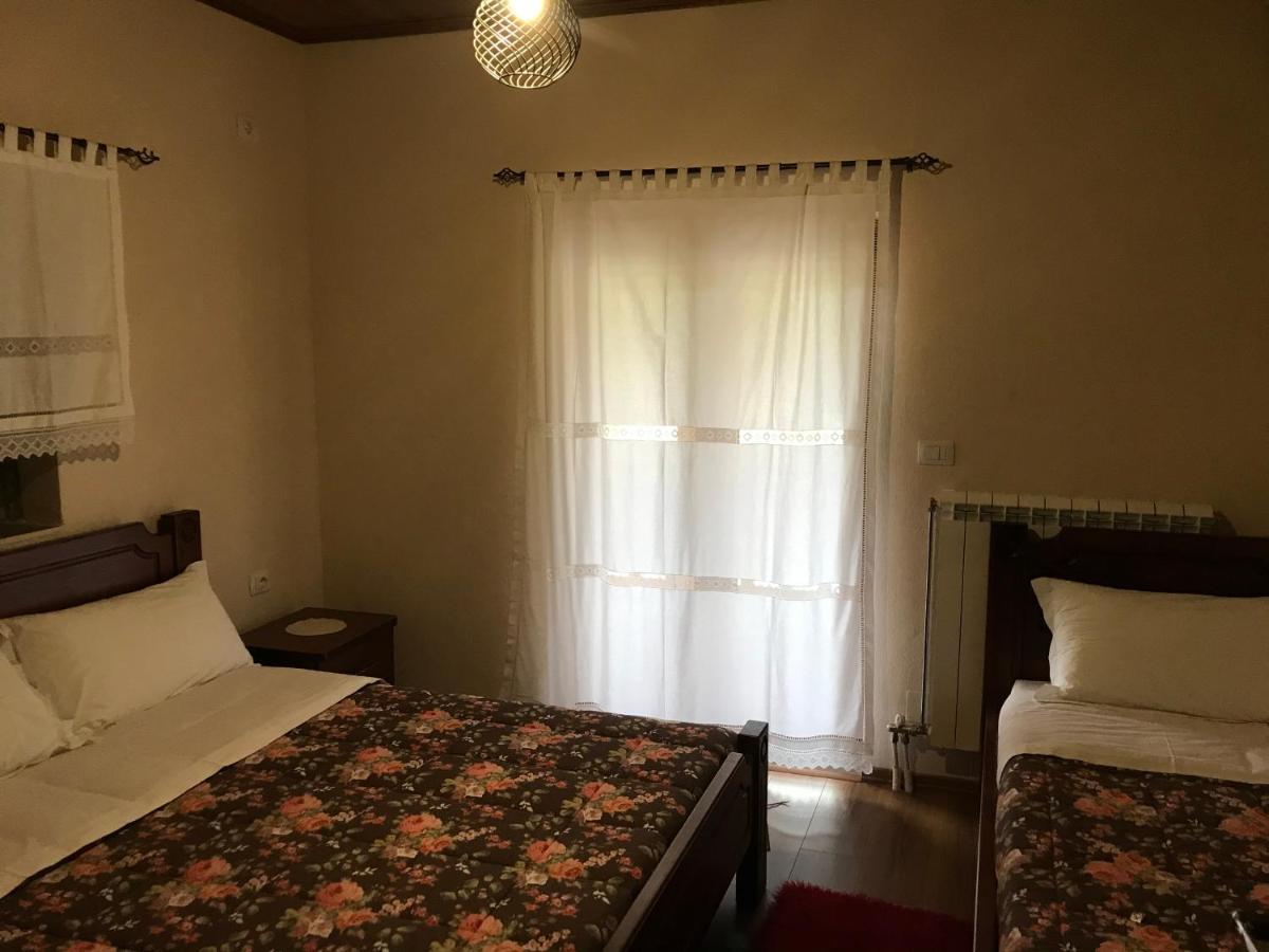 Bujtina Hader Xhebro Hostel Tepelene Exterior photo