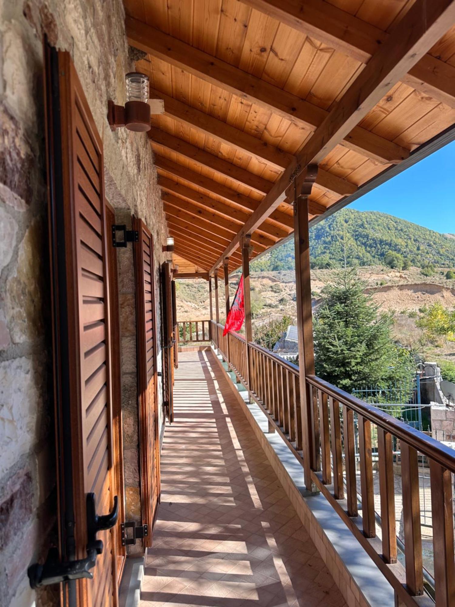 Bujtina Hader Xhebro Hostel Tepelene Exterior photo