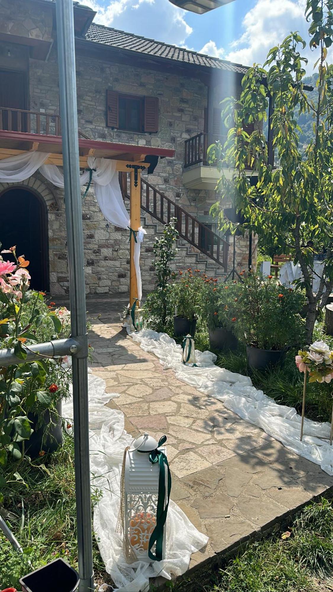 Bujtina Hader Xhebro Hostel Tepelene Exterior photo